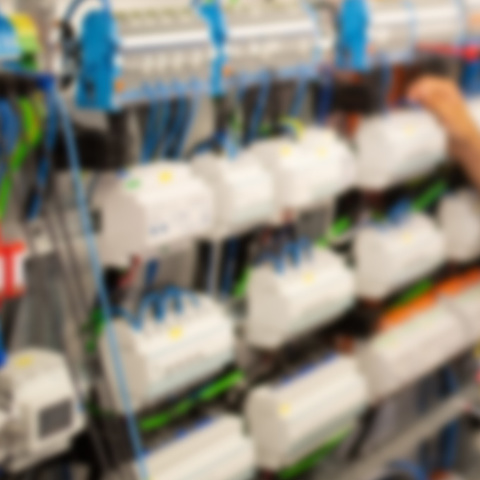 Schalt­anlagen­bau bei Dhatt Elektrotechnik GmbH in Hamburg