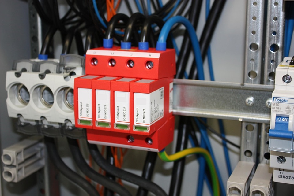 U berspannungsschutz bei Dhatt Elektrotechnik GmbH in Hamburg